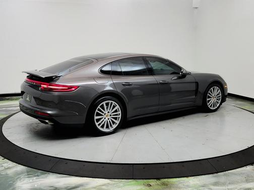 2017 Porsche Panamera 4