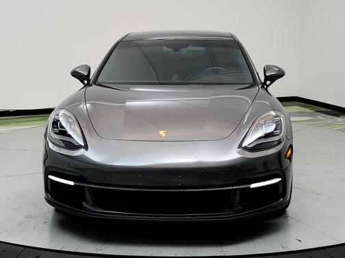2017 Porsche Panamera 4