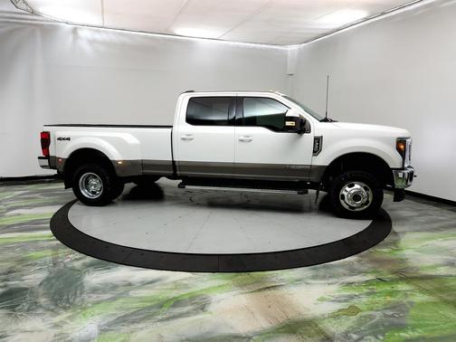 White 2022 Ford F-350 Lariat
