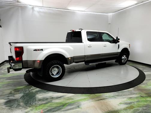 White 2022 Ford F-350 Lariat