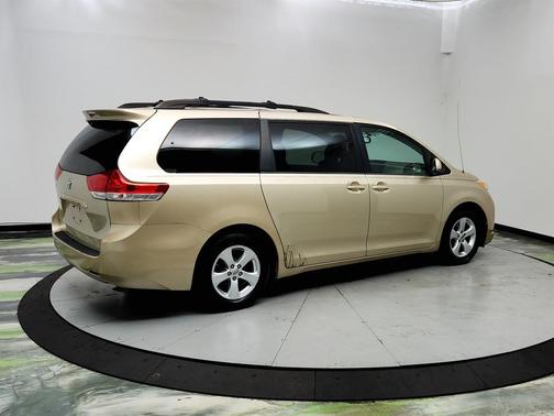 Tan 2013 Toyota Sienna LE
