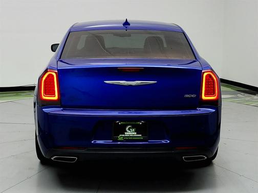 2018 Chrysler 300 Touring