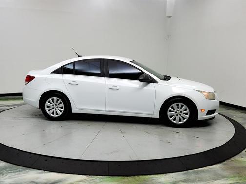 White 2011 Chevrolet Cruze LS