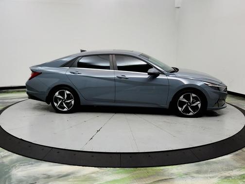 Gray 2022 Hyundai ELANTRA SEL