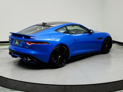 2019 Jaguar F-TYPE R 550hp