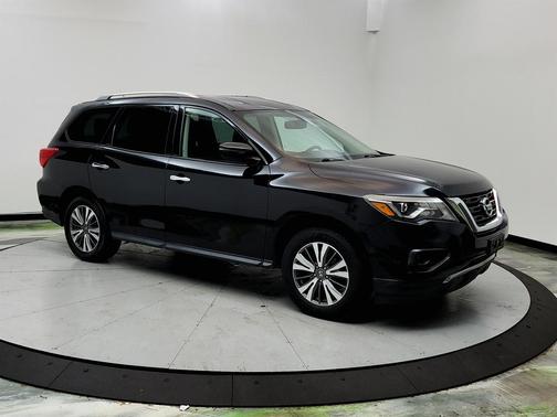 2017 Nissan Pathfinder SV