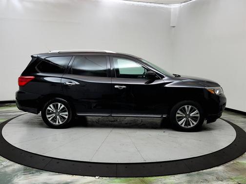 2017 Nissan Pathfinder SV