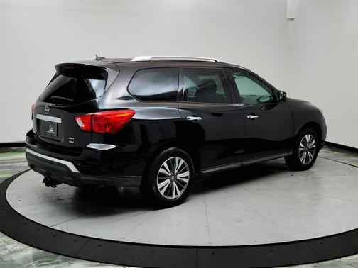 2017 Nissan Pathfinder SV