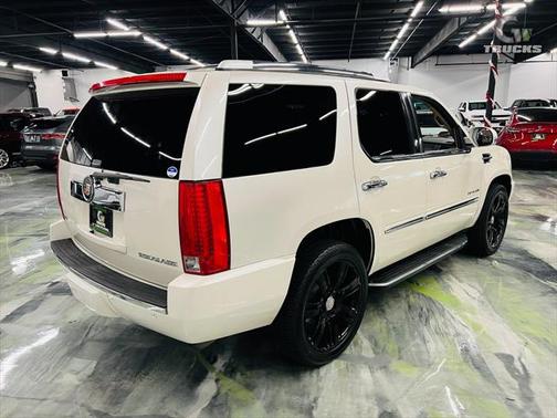 2011 Cadillac Escalade Luxury