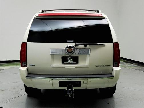 2011 Cadillac Escalade Luxury