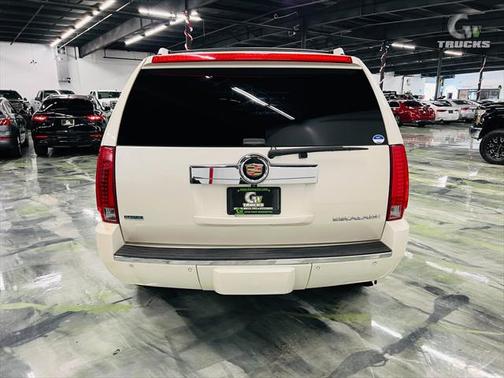 2011 Cadillac Escalade Luxury