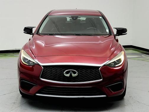 2018 INFINITI QX30 Luxury