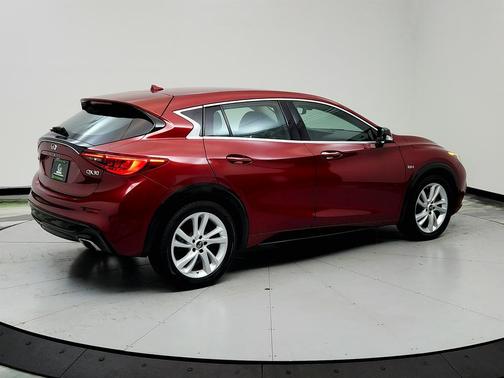 2018 INFINITI QX30 Luxury