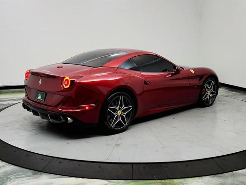 Red 2017 Ferrari California T