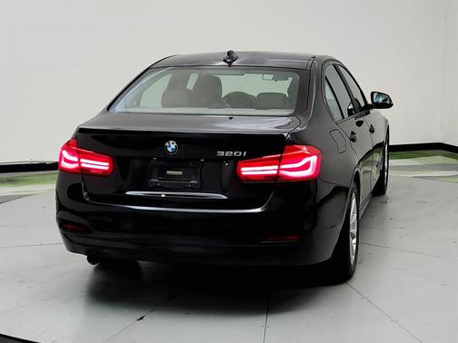 Black 2016 BMW 320 i