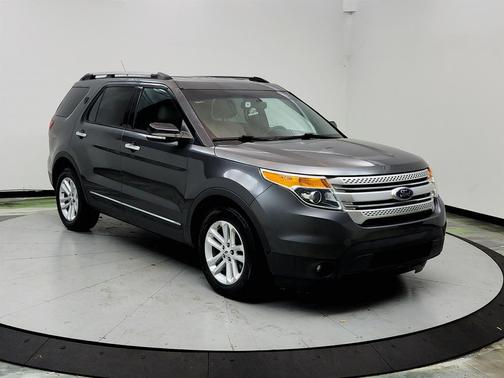 Gray 2015 Ford Explorer XLT