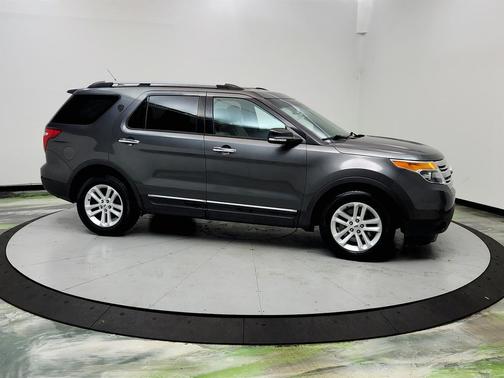 Gray 2015 Ford Explorer XLT