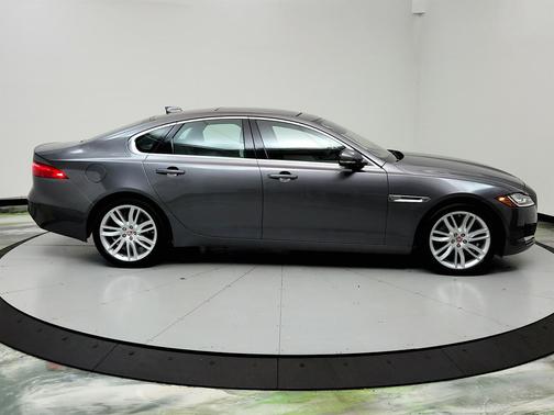 2017 Jaguar XF 35t Prestige