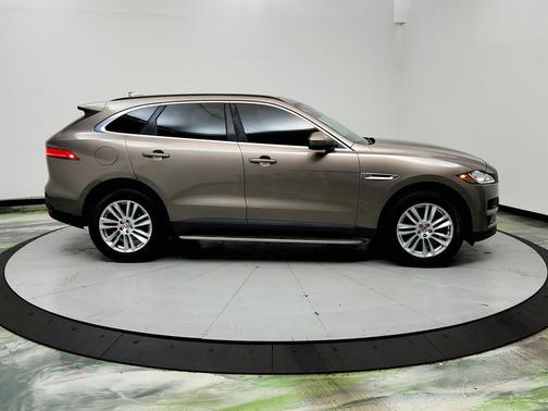 2017 Jaguar F-PACE 35t Prestige