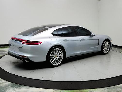 2018 Porsche Panamera 4