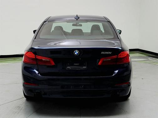 2019 BMW 530 530i