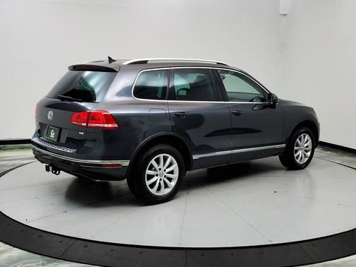 Gray 2016 Volkswagen Touareg Sport
