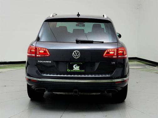 Gray 2016 Volkswagen Touareg Sport