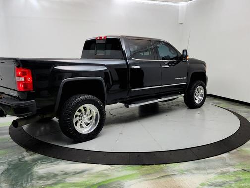 Black 2018 GMC Sierra 2500 Denali