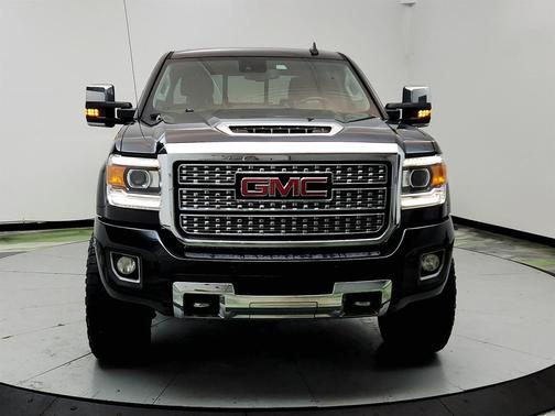 Black 2018 GMC Sierra 2500 Denali