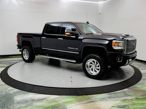 Black 2018 GMC Sierra 2500 Denali