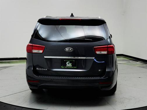 Gray 2016 Kia Sedona SX