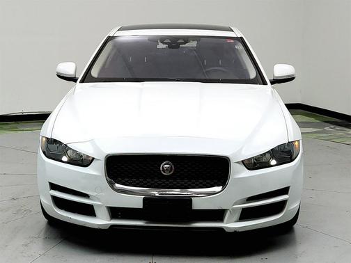 2017 Jaguar XE 25t