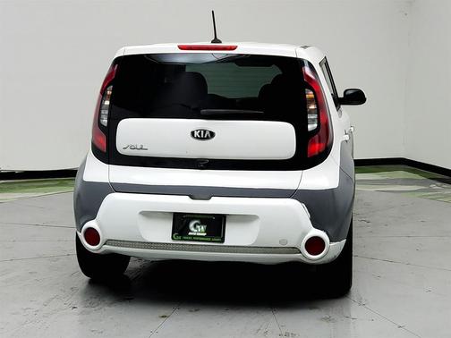 White 2016 Kia Soul +