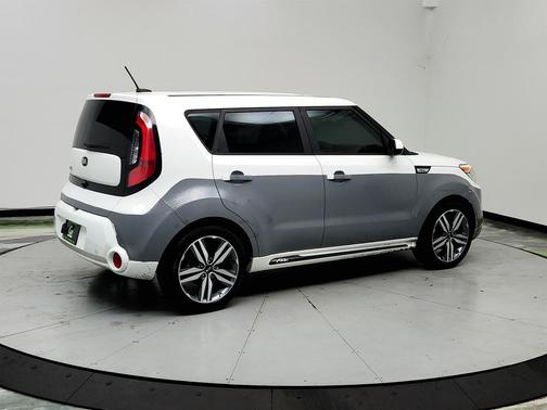 White 2016 Kia Soul +