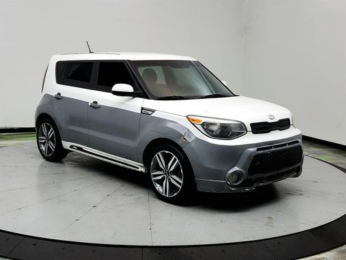 White 2016 Kia Soul +