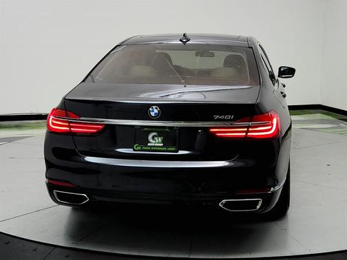 Black 2016 BMW 740 740i