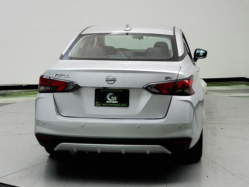 Aluminum 2023 Nissan Versa 1.6 SV