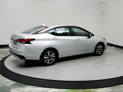 Aluminum 2023 Nissan Versa 1.6 SV