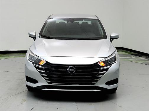 Aluminum 2023 Nissan Versa 1.6 SV