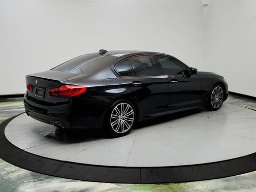 Black 2018 BMW 530 530i