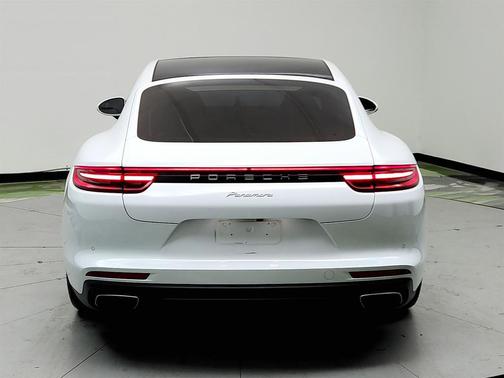 2018 Porsche Panamera 4