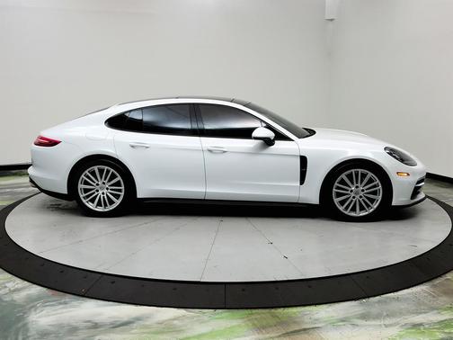 2018 Porsche Panamera 4