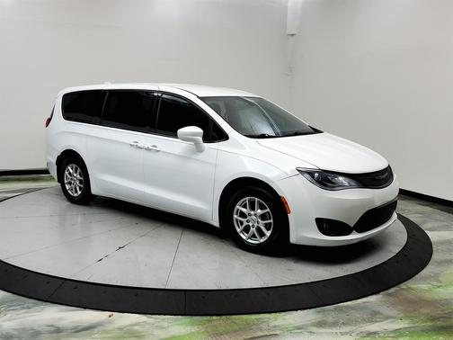 White 2018 Chrysler Pacifica Touring Plus