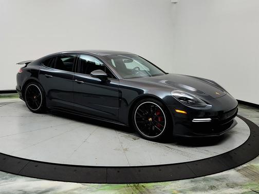 2020 Porsche Panamera GTS