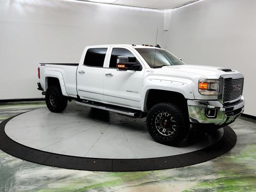 White 2017 GMC Sierra 2500 SLT