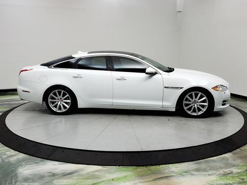 White 2015 Jaguar XJ Base