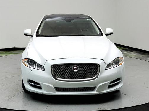 White 2015 Jaguar XJ Base