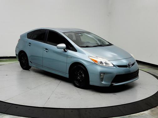 Green 2015 Toyota Prius Two