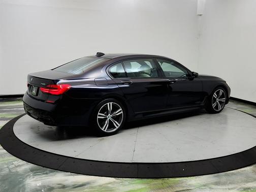 Black 2019 BMW 740 740i