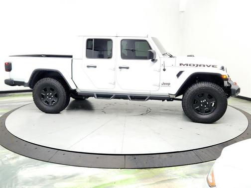 White 2021 Jeep Gladiator Mojave